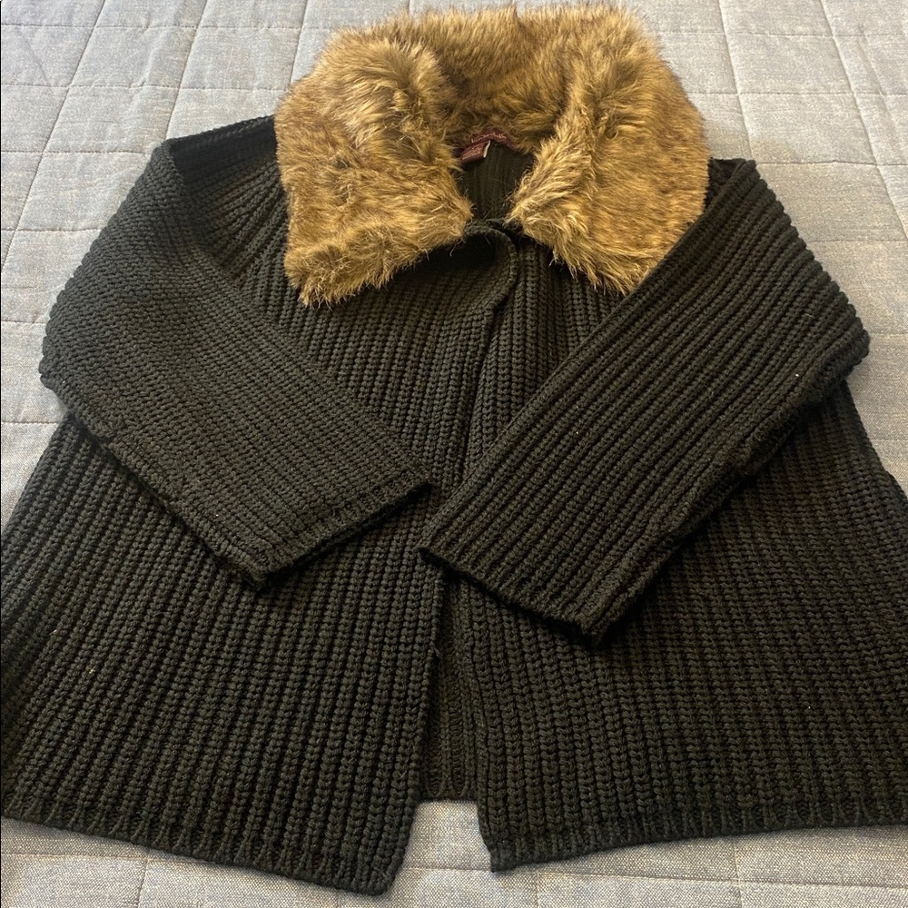 Gloria Vanderbilt Black Knit with Faux Fur Trim